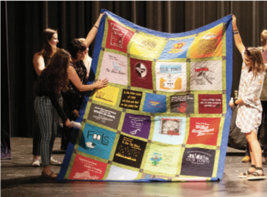 A+COMMEMORATIVE+QUILT%3A+Students+present+a+quilt+of+play+and%0Amusical+T-shirts+from+the+last+10+years.%0AThe+quilt+was+commissioned+by%0AEnglish+teacher+drama+assistant+Kari%0AMurphy.+