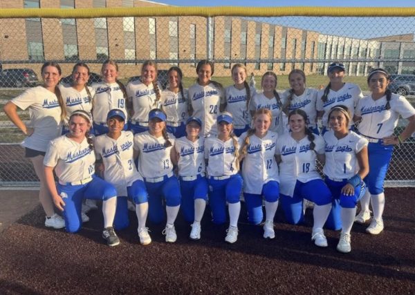 The 2023 varsity girls’ softball team poses for a team pic. After months full of late night practies, busy tournament weekends it’s hard not to call these girl’s family. 